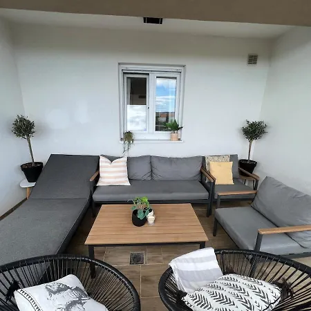 Golden Dream Apartment *