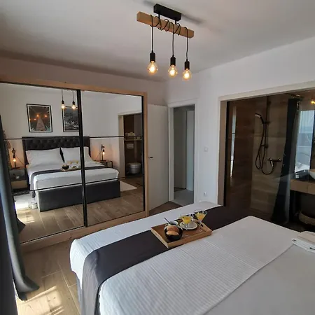 Golden Dream Apartment *